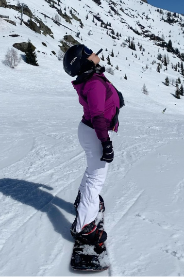 Gisele snowboarding down a mountain slope