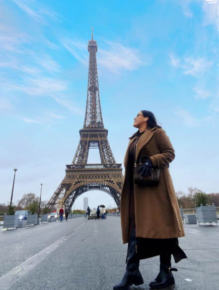 Gisele admiring the Eiffel Tower in Paris
